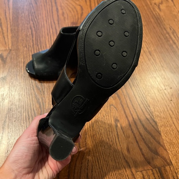 Heeled leather booties - Picture 4 of 5